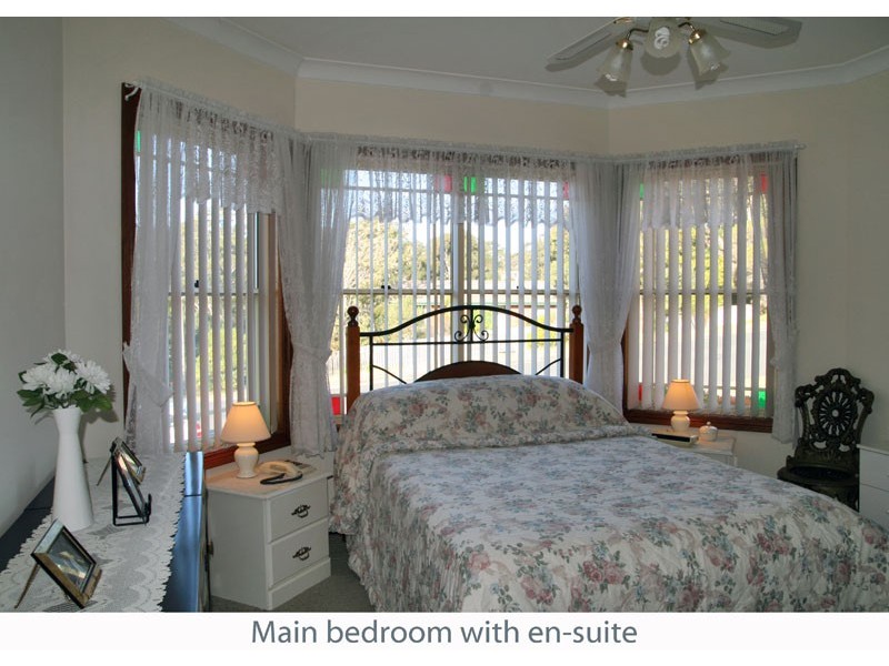 33 Leo Dr, Narrawallee NSW 2539