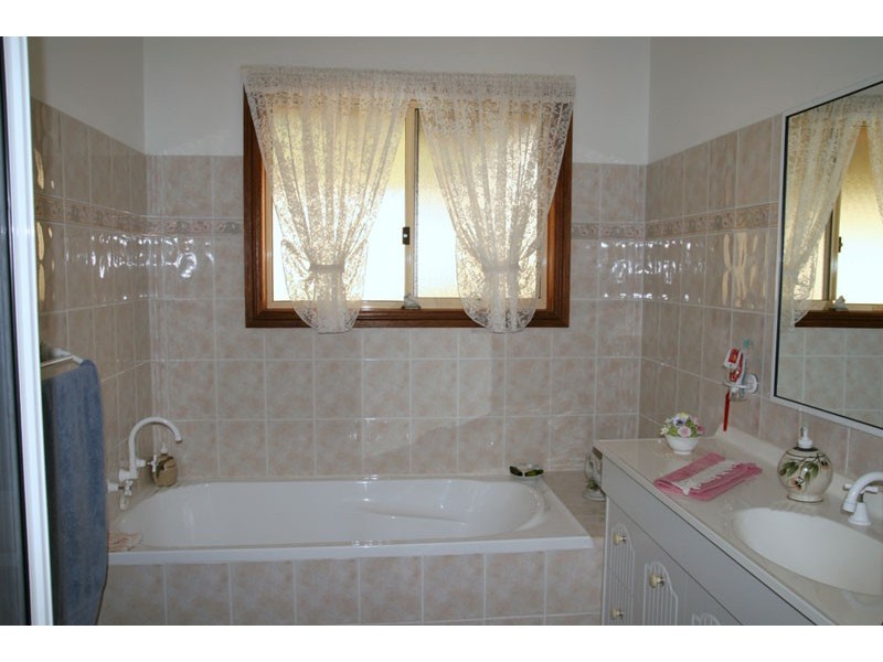 11 Sagitarius Way, Narrawallee NSW 2539