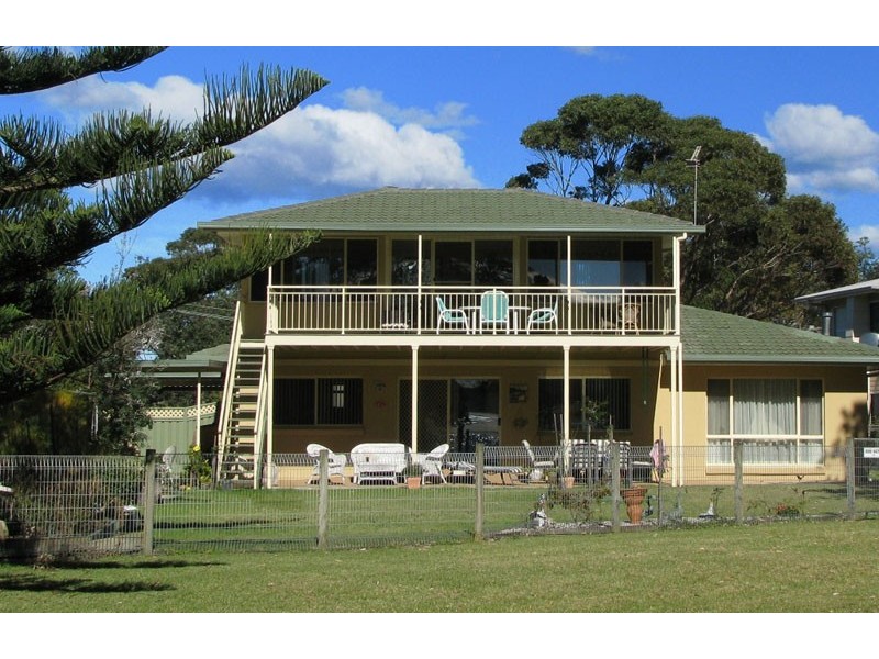 2 Macleay St, Narrawallee NSW 2539