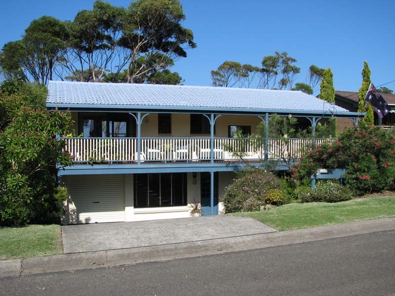 10 Booth Ave, Narrawallee NSW 2539