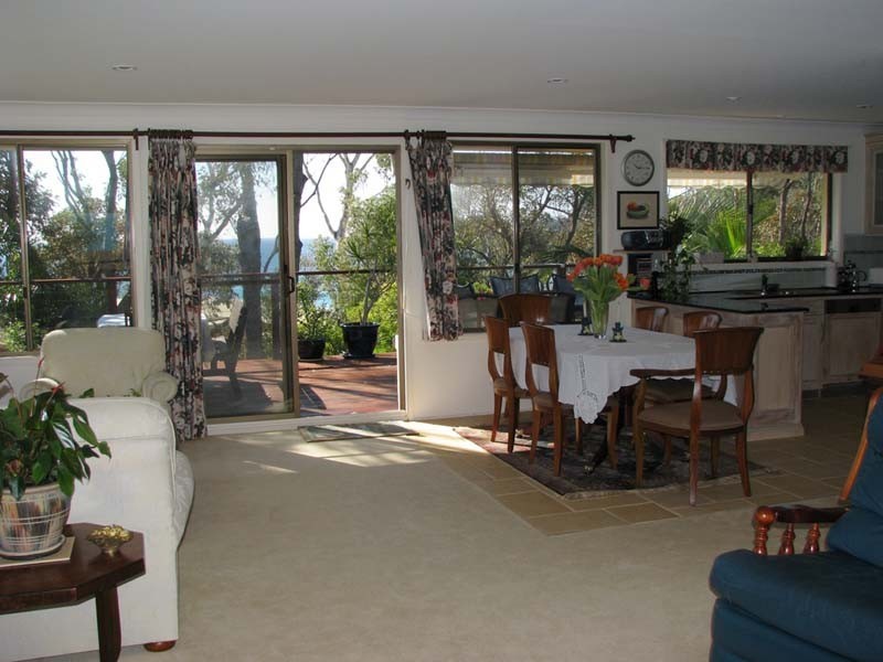 10 Booth Ave, Narrawallee NSW 2539