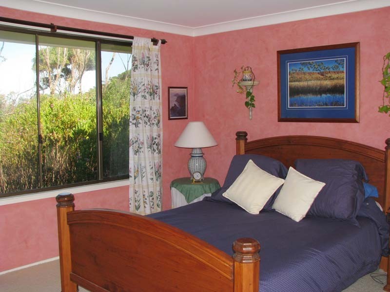 10 Booth Ave, Narrawallee NSW 2539