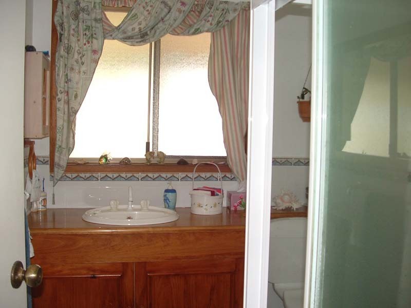 10 Booth Ave, Narrawallee NSW 2539