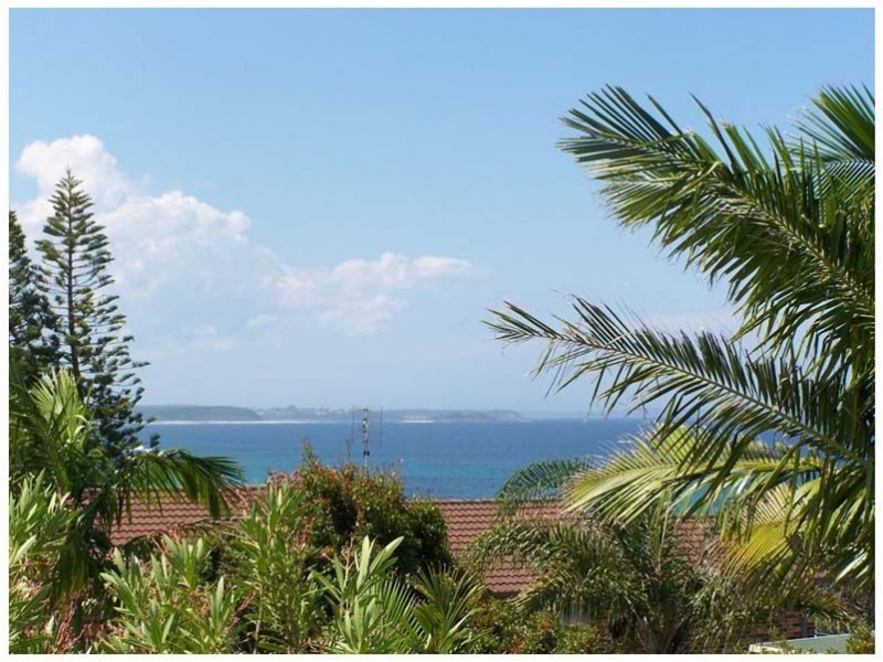 10 Booth Ave, Narrawallee NSW 2539