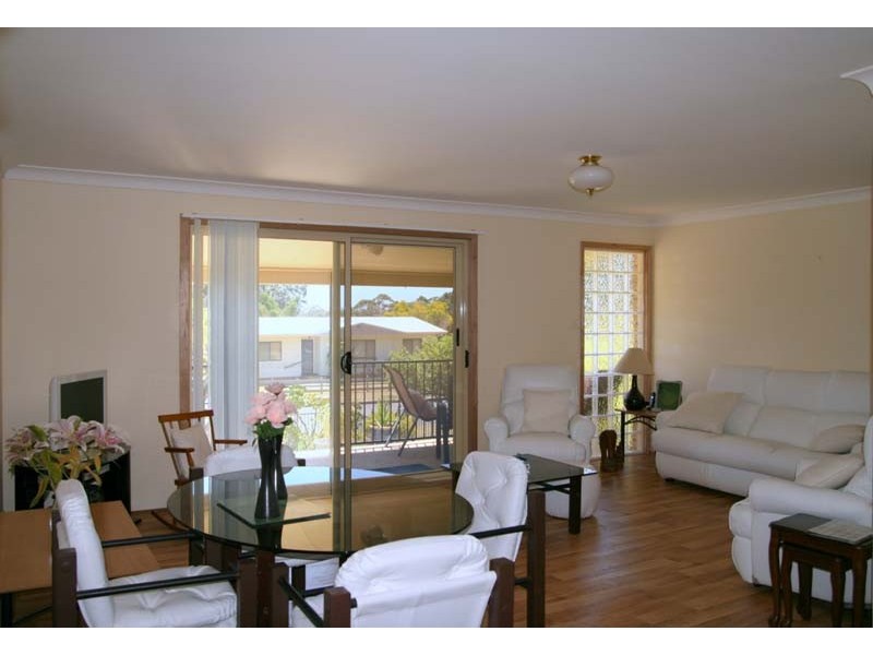 2 Virgo Pl, Narrawallee NSW 2539