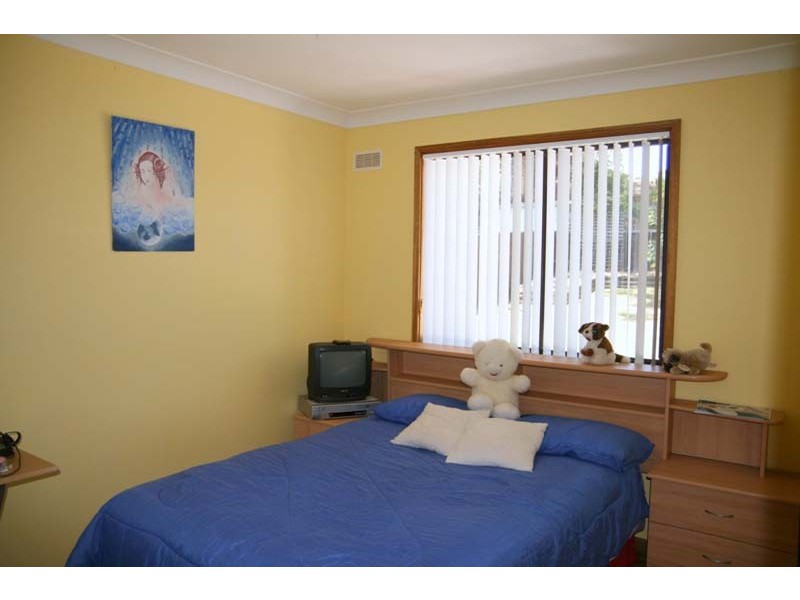 2 Virgo Pl, Narrawallee NSW 2539