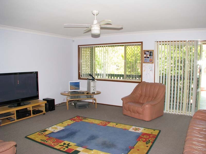26 Leo Dr, Narrawallee NSW 2539