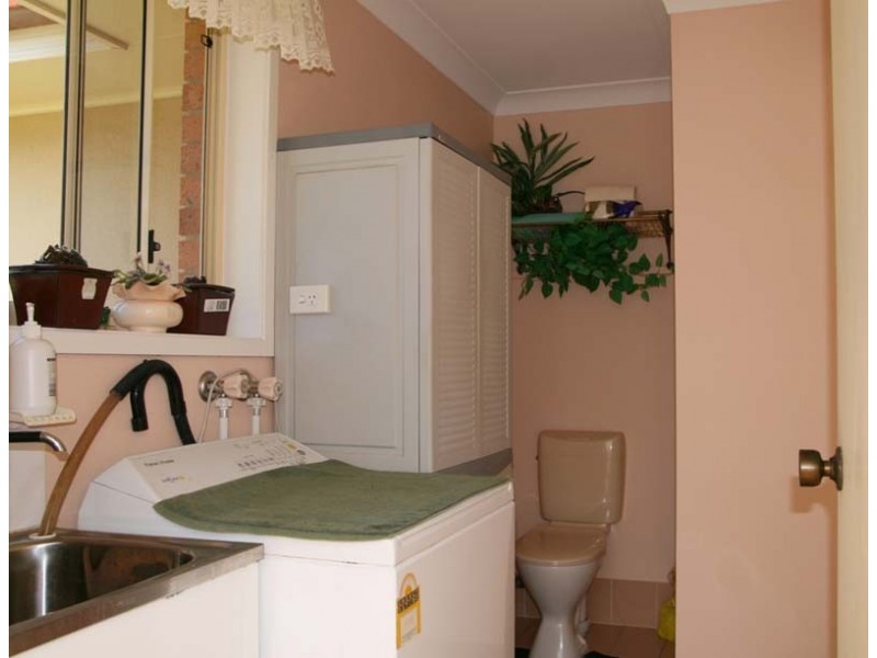 98 Leo Dr, Narrawallee NSW 2539