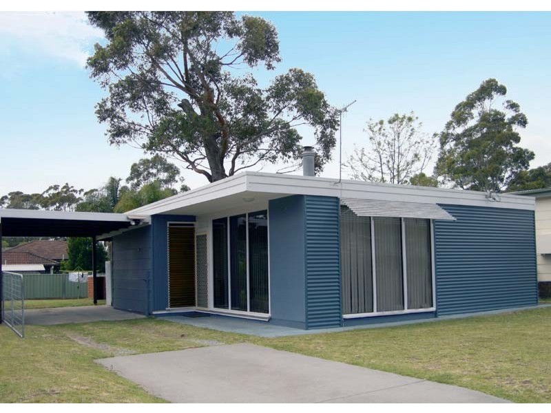 4 Bangalow St, Narrawallee NSW 2539