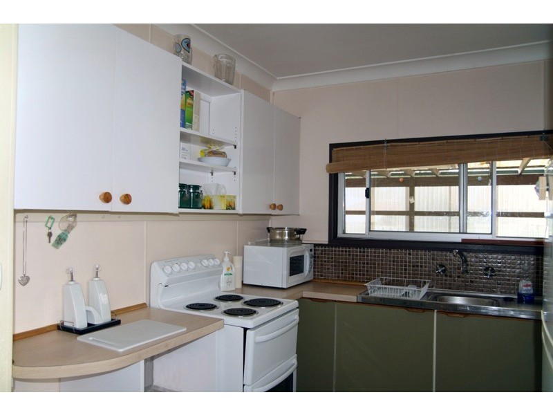 4 Bangalow St, Narrawallee NSW 2539