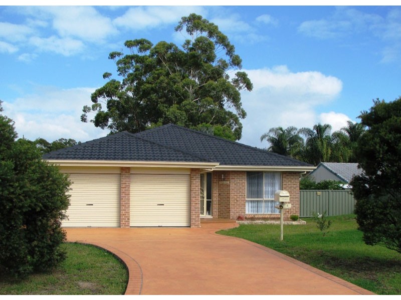 4 Kooralbyn Ave, Mollymook NSW 2539