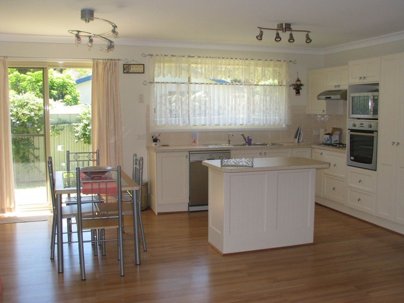 4 Kooralbyn Ave, Mollymook NSW 2539