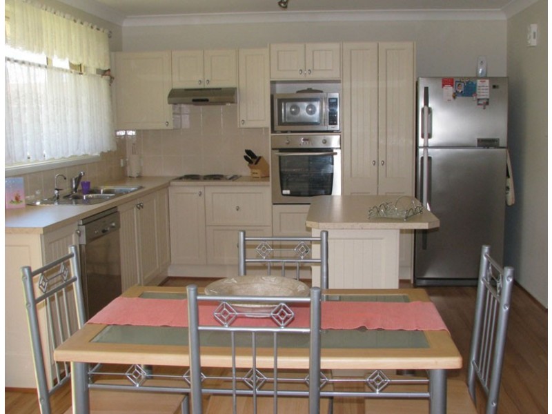 4 Kooralbyn Ave, Mollymook NSW 2539