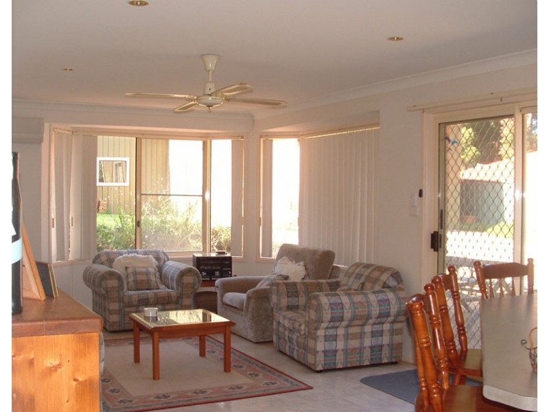 26 Valley Dr, Mollymook NSW 2539