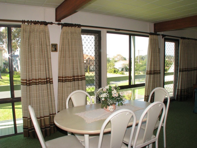 85 Carroll Ave, Mollymook NSW 2539