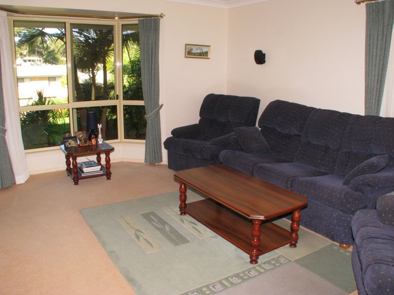 22 Scorpio Gr, Narrawallee NSW 2539