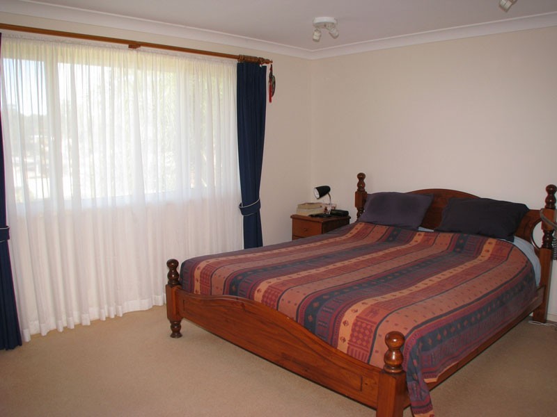 22 Scorpio Gr, Narrawallee NSW 2539