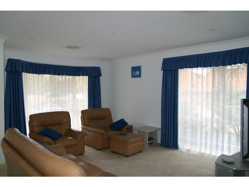 111 Leo Dr, Narrawallee NSW 2539