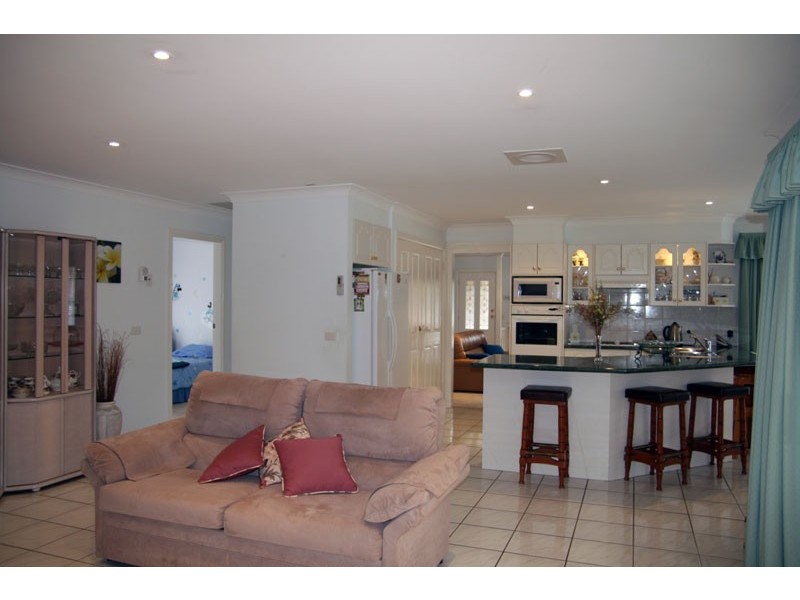 111 Leo Dr, Narrawallee NSW 2539