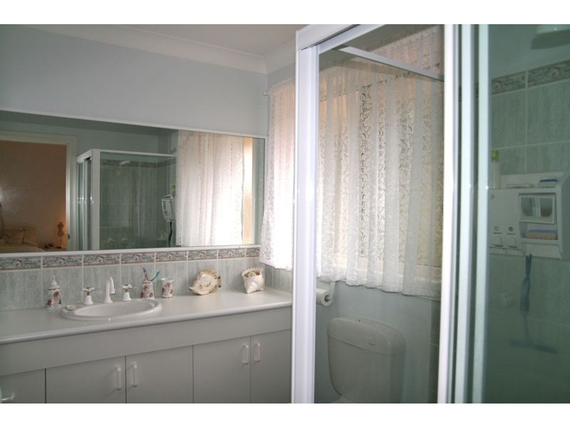 111 Leo Dr, Narrawallee NSW 2539