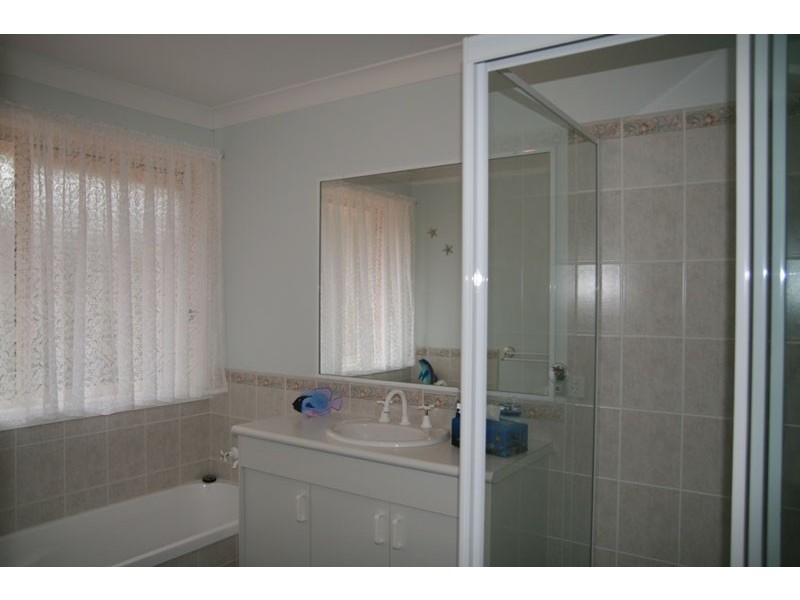 111 Leo Dr, Narrawallee NSW 2539