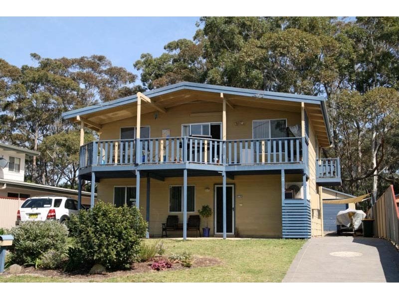 61 Bangalow St, Narrawallee NSW 2539