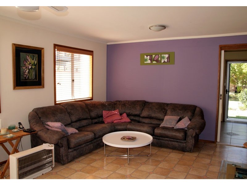 61 Bangalow St, Narrawallee NSW 2539