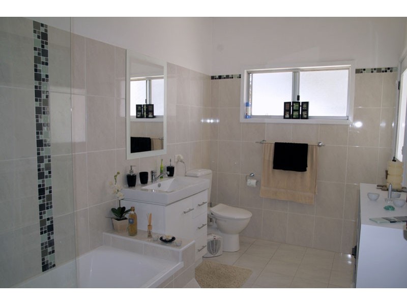 61 Bangalow St, Narrawallee NSW 2539