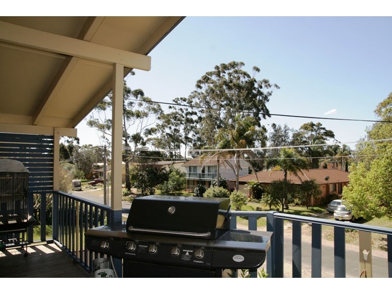 61 Bangalow St, Narrawallee NSW 2539