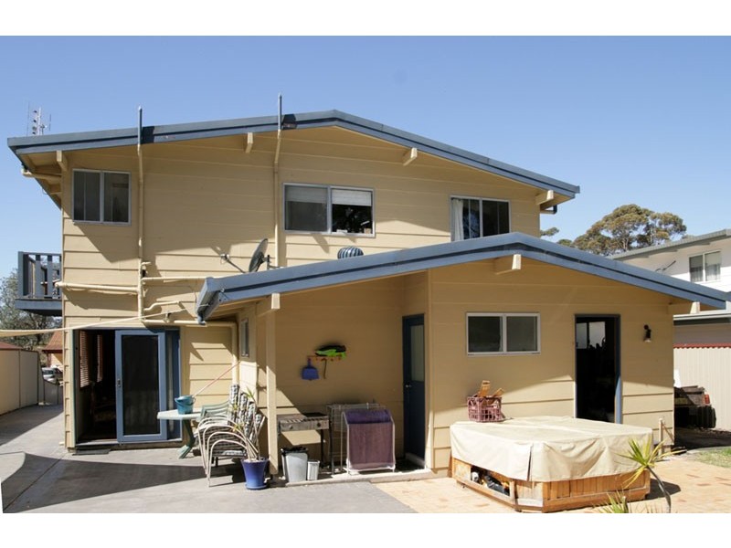 61 Bangalow St, Narrawallee NSW 2539