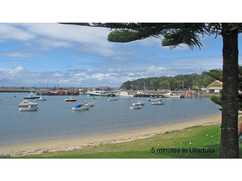61 Bangalow St, Narrawallee NSW 2539