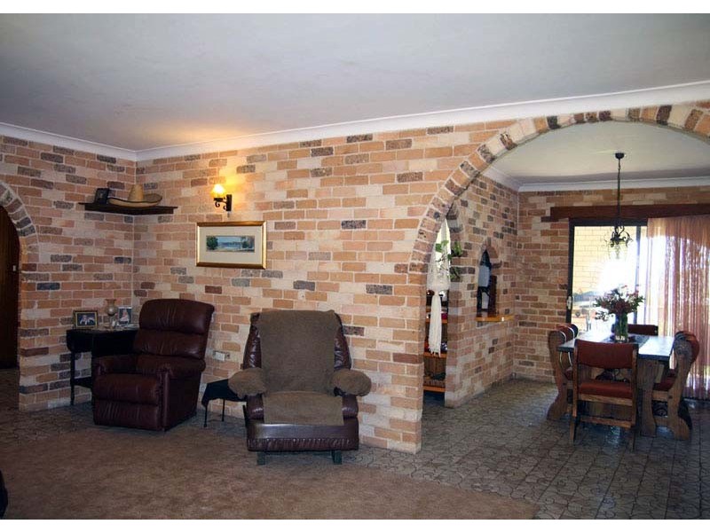 8 Manning Ave, Narrawallee NSW 2539