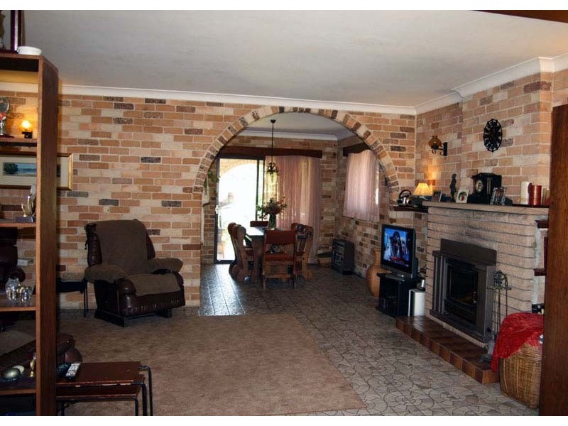 8 Manning Ave, Narrawallee NSW 2539