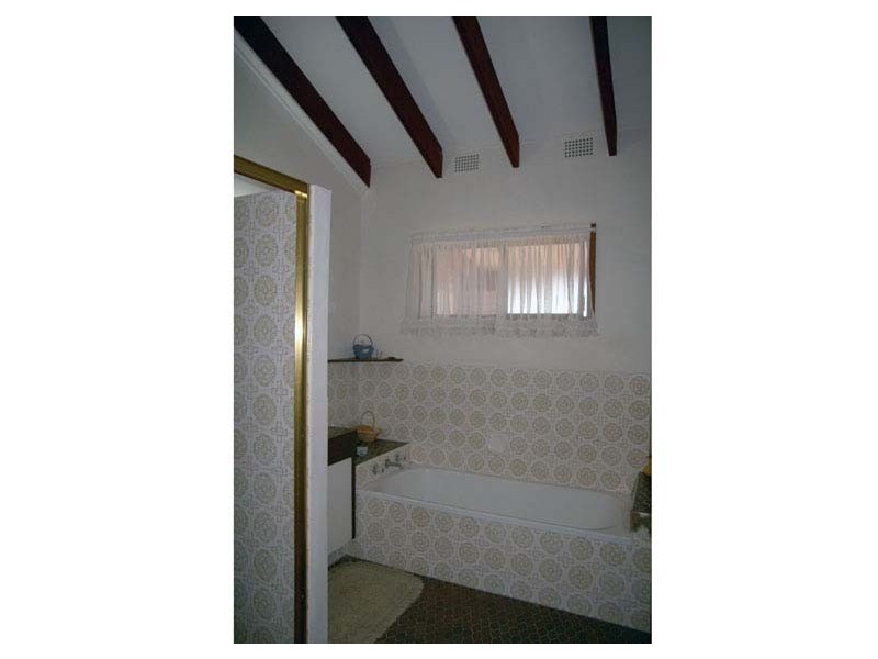 8 Manning Ave, Narrawallee NSW 2539