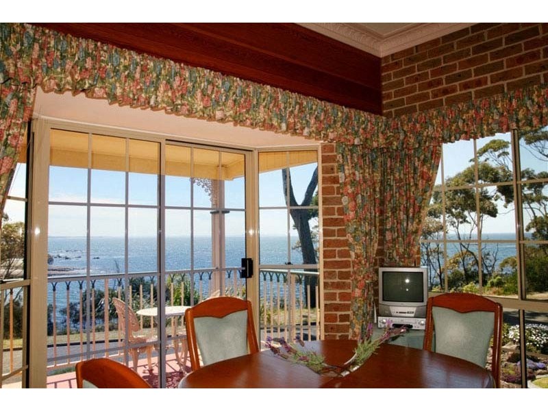 12 Shipton Cres, Mollymook NSW 2539