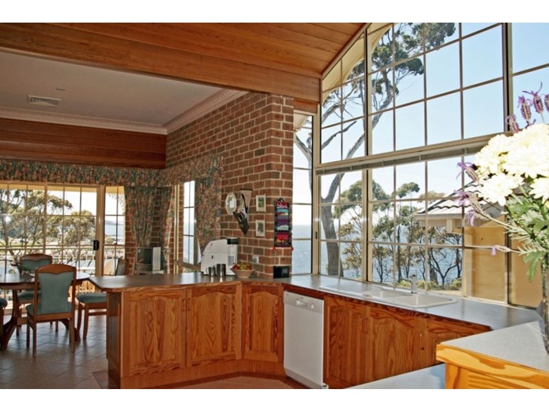 12 Shipton Cres, Mollymook NSW 2539