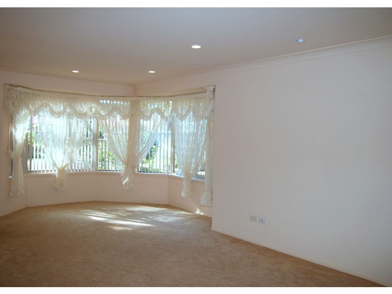 4 Woodalla Way, Narrawallee NSW 2539