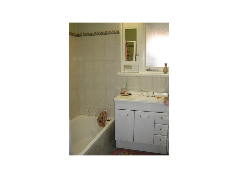 112 Kitchener Rd, Alfred Cove WA 6154