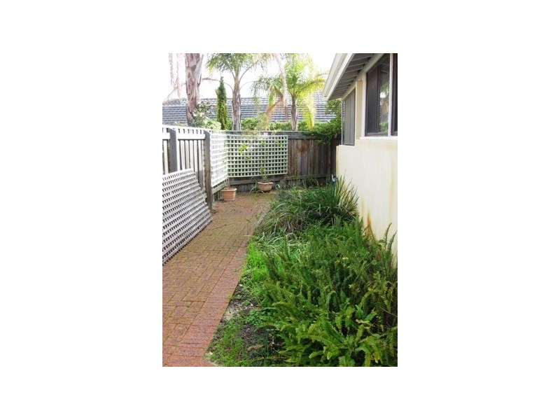 112 Kitchener Rd, Alfred Cove WA 6154