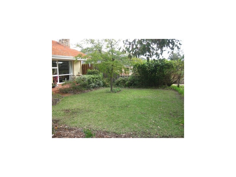 112 Kitchener Rd, Alfred Cove WA 6154