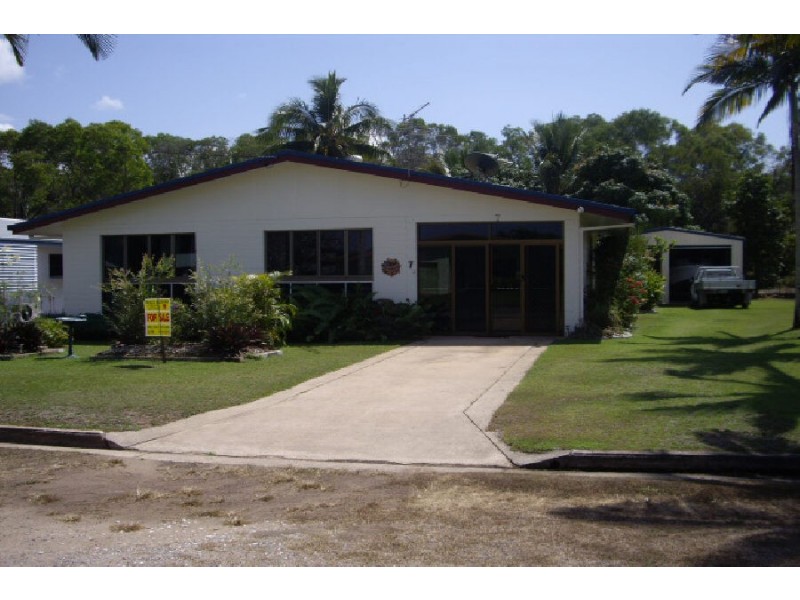 7 Herring Street, Taylors Beach QLD 4850