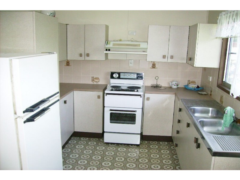 11 Spencer Street, Macknade QLD 4850