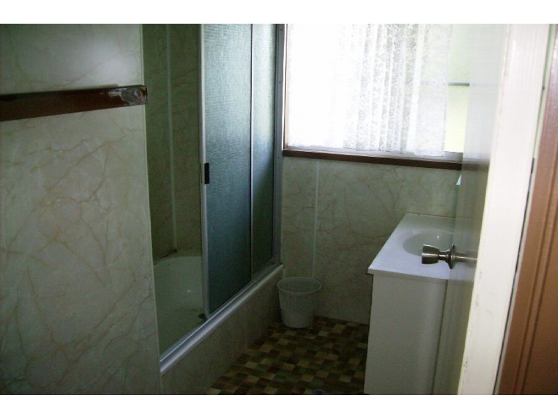 11 Spencer Street, Macknade QLD 4850