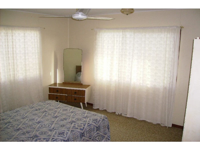 11 Spencer Street, Macknade QLD 4850