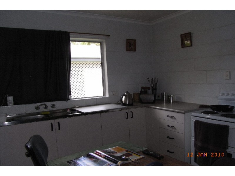 8 Dolphin Crescent, Taylors Beach QLD 4850