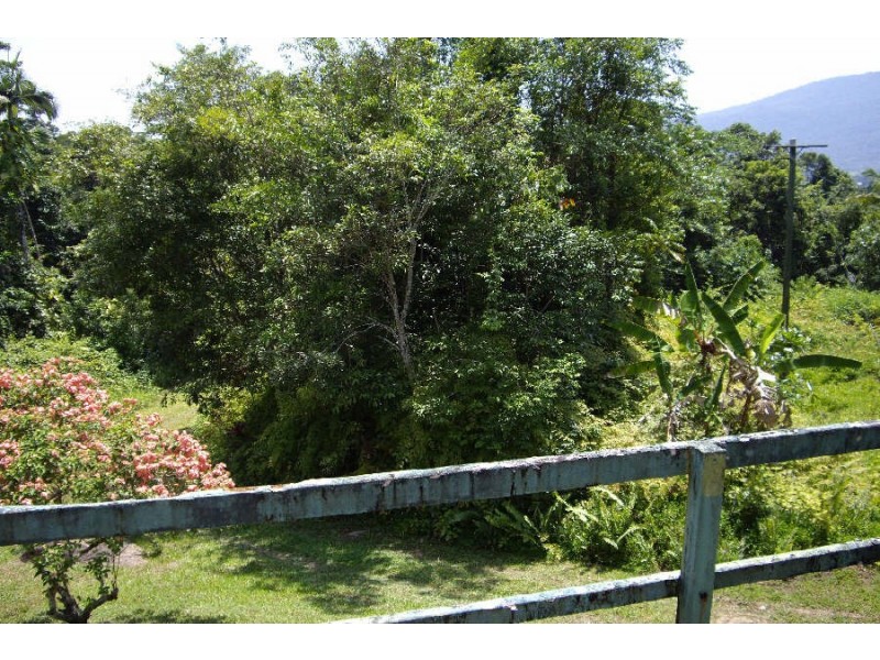 30 Dowzer Street, Tully QLD 4854