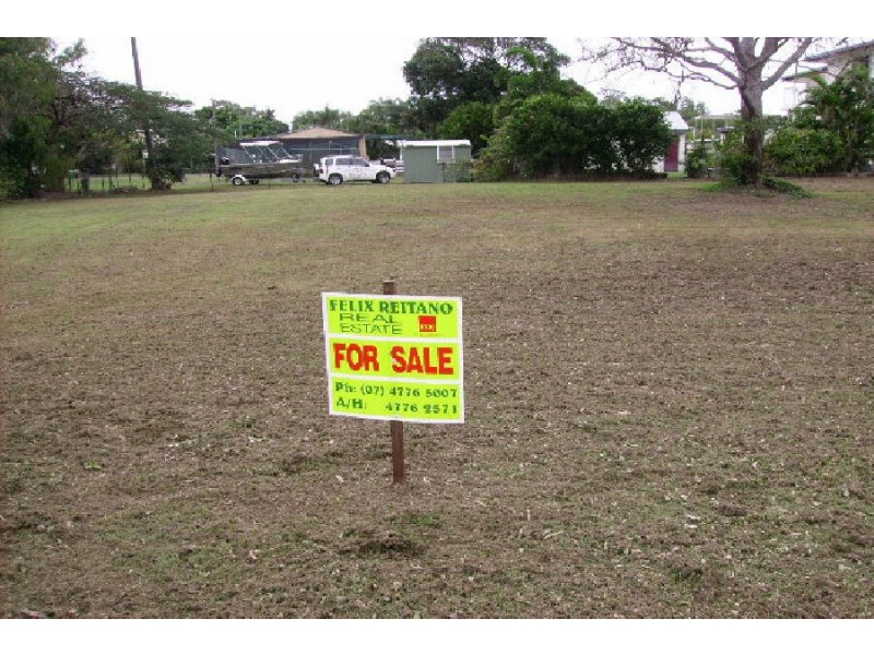 90 John Dory Street, Taylors Beach QLD 4850