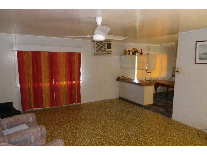 33 – 35 Scott Street, Halifax QLD 4850