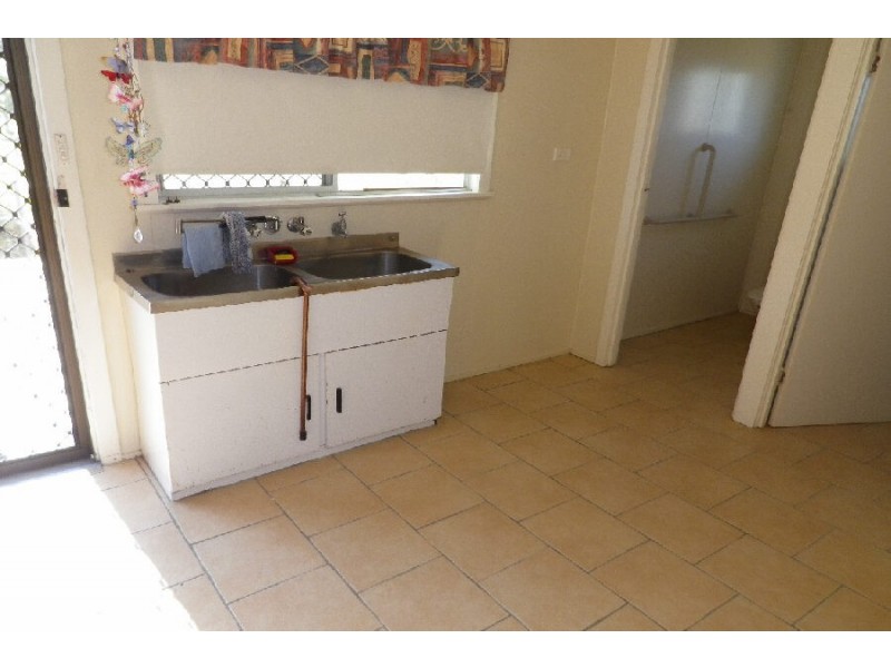 33 – 35 Scott Street, Halifax QLD 4850