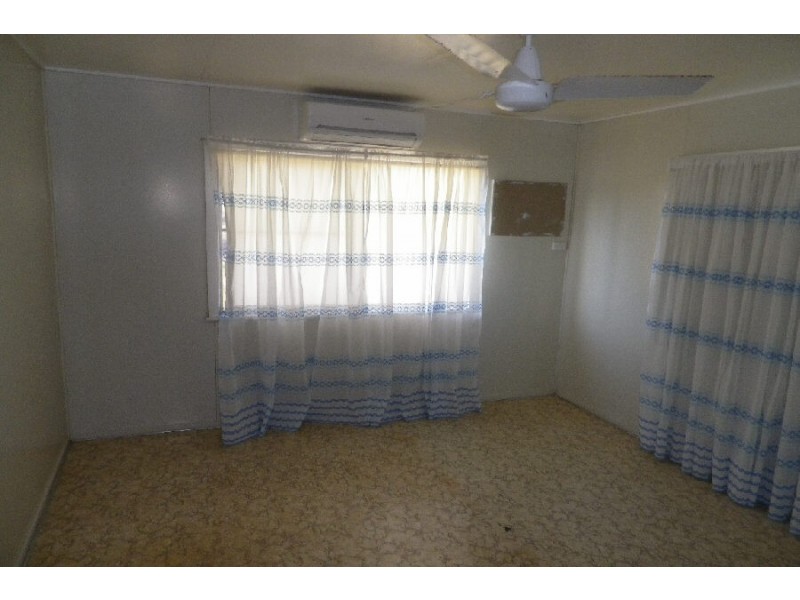 33 – 35 Scott Street, Halifax QLD 4850